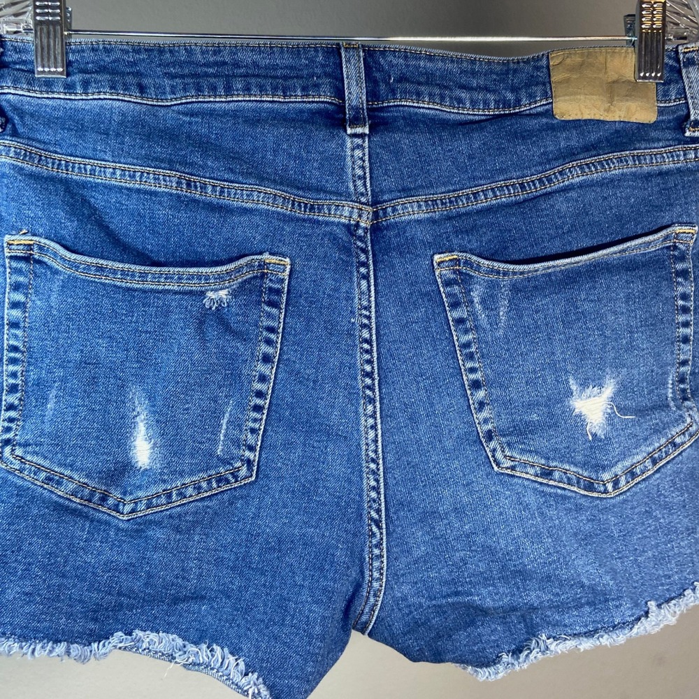 H&M Distressed Denim Shorts Womens Size 14 Blue‎ Frayed Hem Casual - Picture 6 of 7